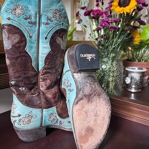 Floral Embroidered Cowboy Boots